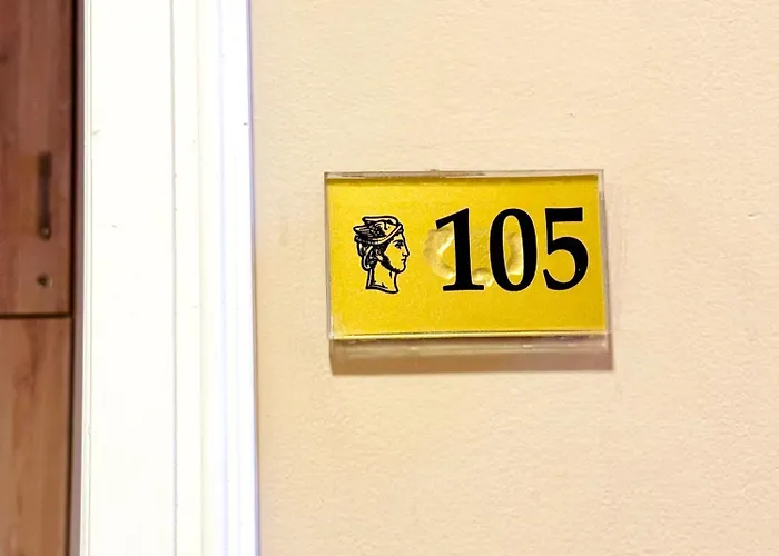 Hermes T Отель Тирана